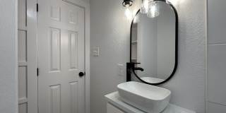 2239 Burnet St Gallery 22