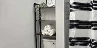 Room in 3 Bedroom Home in Atlanta Gallery 9