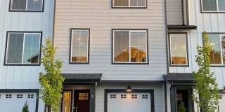 Modern Lake Stevens Townhome with A/C & 2-Car Garage Gallery 1