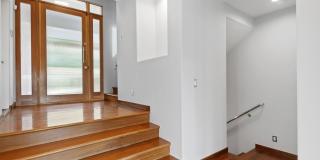 4 Bed, 5 bath home with stunning ocean views located in Malibu hills Gallery 8