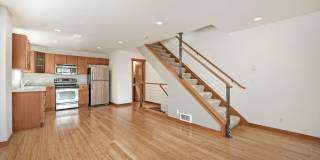 Beautiful 2 Bed Townhome Conveniently Located In Seattle! Gallery 5