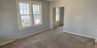 620 E Reynolds Gallery 1