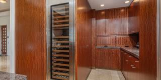 Exquisite Waterfront Gem. Gallery 21