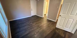 1-bed/1-bath Duplex! Gallery 9