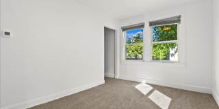 Room in 5 Bedroom Home at Carlton Ave Gallery 12