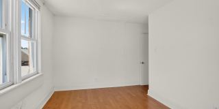 916 PINE Street Gallery 14