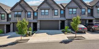 Luxury Townhome for Lease at the Courtyards at Hidden Crest - 7013 NE 132nd Way Gallery 1