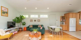 CHARMING, MODERN, CUSTOM HOME IN MID-CITY FOR RENT Gallery 10