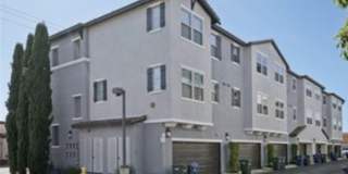 2 Bedroom, 2.5 Bath Tri-level townhouse in Signal Hill Gallery 3