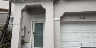 5724 NW 112th Pl Gallery 1