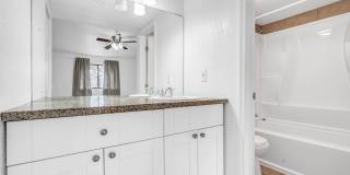 Spacious 1-bedroom, 1.5-bath, two-story Kirby Creek townhome close to N. Dale Mabry Gallery 16