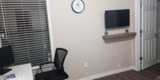 Room in 3 Bedroom Home at Arabian King Gallery 25