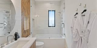 214 28th Street Gallery 37