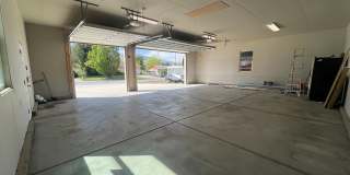 Gorgeous 6-bedroom, 4-bathroom with a large garage Salem Gallery 5