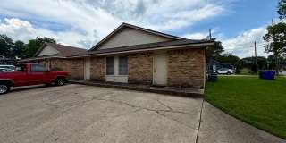 Move-In Ready 2BR Duplex | Private Yard | Great Location | Pets Welcome Gallery 15