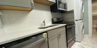 Large Brand New - One Bedroom (2 blocks from Historic Distr.) Gallery 1