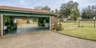 Waterfront Luxury Living – 4 Bed / 3 Bath – Over 2,600 Sq Ft Gallery 65