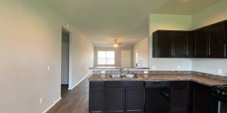 Charming 4 bed 2 bath in Hunters Spring *  Mustang schools Gallery 14