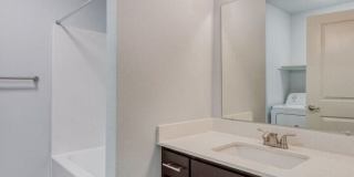 Queen Court Apartments Gallery 35