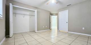3 BR / 2 BA Duplex Conveniently Located in Lehigh Acres Gallery 12