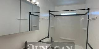 Spacious Pet Friendly, 3 bed/1 bath with Den. Gallery 8