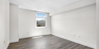 Spacious, Renovated Downtown Condo with Breathtaking Views of the City! Gallery 14