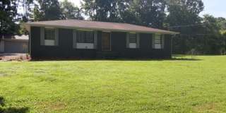 Hard to Find Rancher in Oak Ridge with 2 car garage Gallery 1