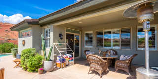 Beautiful 5 Bedroom Home- One Level and Private Pool Gallery 44