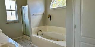Spacious 3-Bedroom 2-Bathroom Brick Home Gallery 11