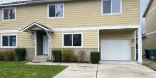 Spacious 3 bedroom 2.5 bath Post Falls Duplex Gallery 1