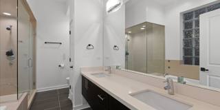 2 Bedroom, 2 Bath Apartment in Heart of West Town Gallery 10
