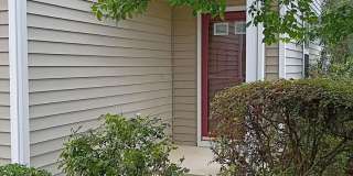 Sought After Riverwood Townhome! Gallery 3