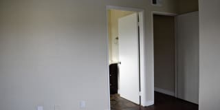 1010 Raleigh Apartments Gallery 12