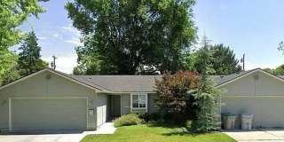 Beautifully Updated Single-Level Townhome in Boise’s Central Bench Gallery 1