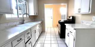 Single Family. 3-bed Home - Desireable Neighborhood! Gallery 17