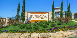 Overlook at Stone Oak Park Apartments Gallery 1