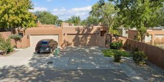 Adorable Townhome, 2 Master Bedroom Suites to Patio Living Gallery 4