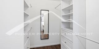 Spacious Townhouse with Washer/Dryer and Central AC Gallery 16