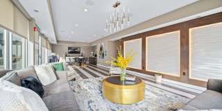 The Maxwell Downtown Des Moines Gallery 100