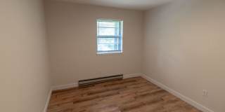 Charming and Spacious South Side 3-Bedroom Duplex Gallery 16