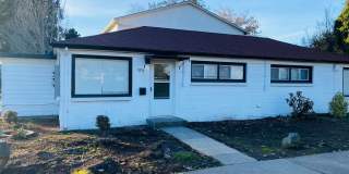 Mid Century Modern 1 Bedroom, 2 Blocks to Pacific U Gallery 1