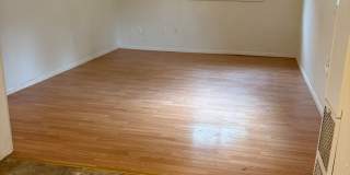 Charming 1 Bed / 1 Bath, Centrally Located! Gallery 8