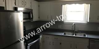 Great 2 Bed Townhome with 2.5 Baths and a Fenced Backyard! Gallery 4
