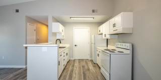 The Landings at Steele Creek Apartments Gallery 9