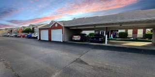 Grand Lakeside Escape: Spacious 3-Bedroom Retreat in Lakeshore Community Gallery 17