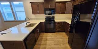 Newer 3 Bed/2 Bath Construction on Bend's Eastside - Cessna Drive Gallery 5