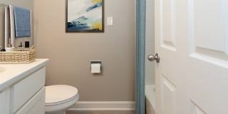 Glenlake Village Apartments Gallery 10
