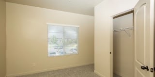 Wilshire Place Apartments Gallery 28