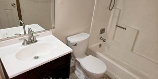Large 1 bed with washer and dryer hookup Gallery 10