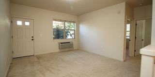 Tanasbourne: Spacious 2 Bed 1 Bath Condo at Arbor Crossings Gallery 4